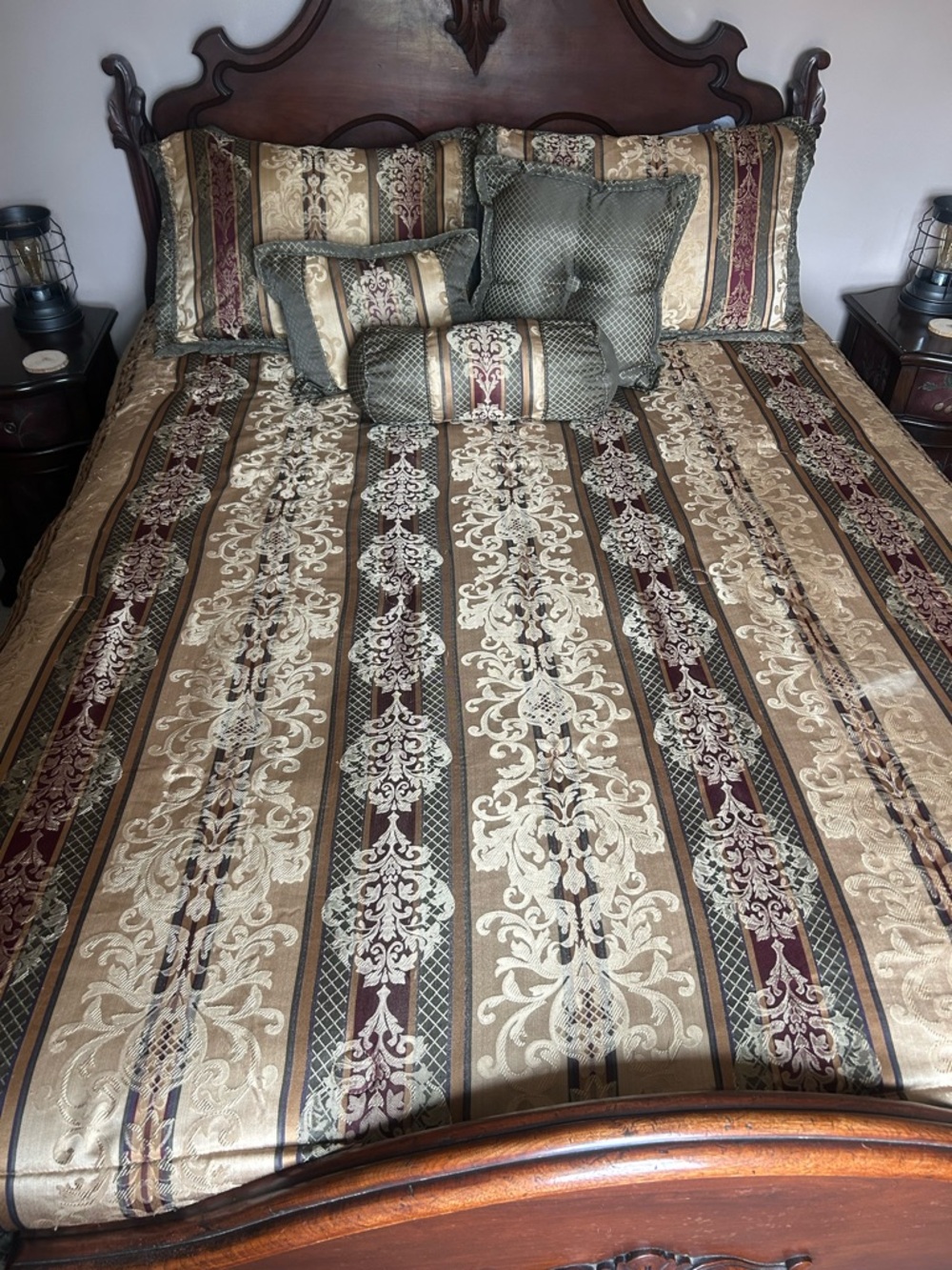 Full/ Queen Elegant Striped Damask Comforter Set in Gold, Burgundy, and Green